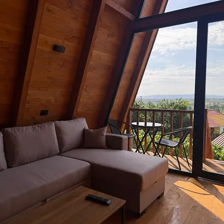 Azalea 1, Cozy Wooden Villa Tirana
